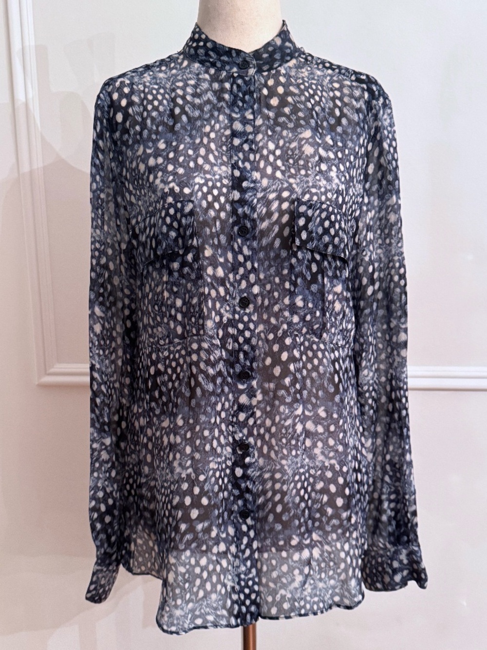 BCBGMAXAZRIA Silk Navy Cream Spotted Print Mandarin Collar Blouse Sz S